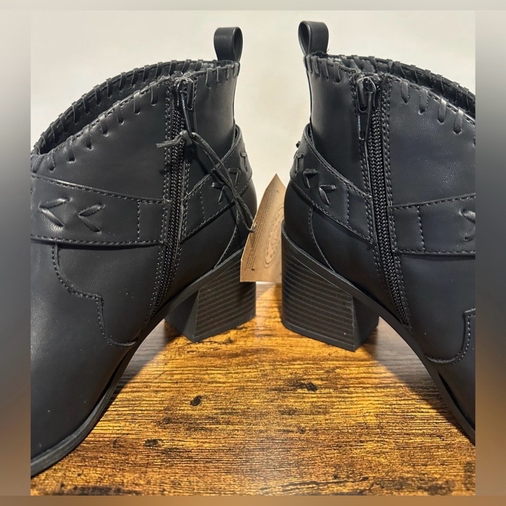 Frye and Co Women’s Black Palma Stacked Heel Booties NWT Size 7 - Picture 7 of 8